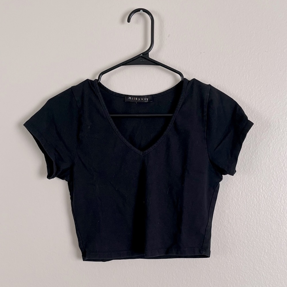 V-Neck Crop Top 🖤